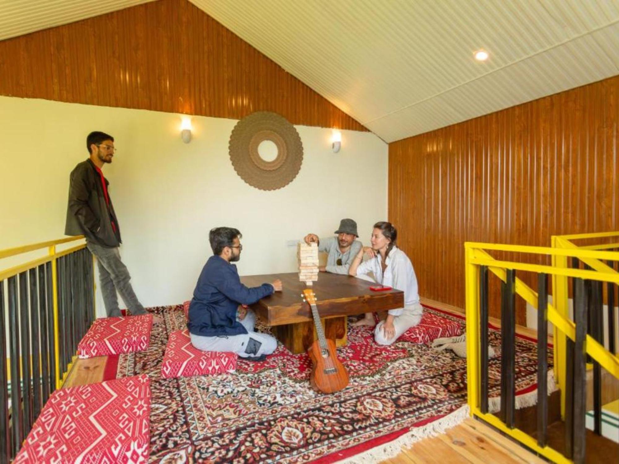 The Hosteller Khajjiar Quarto foto
